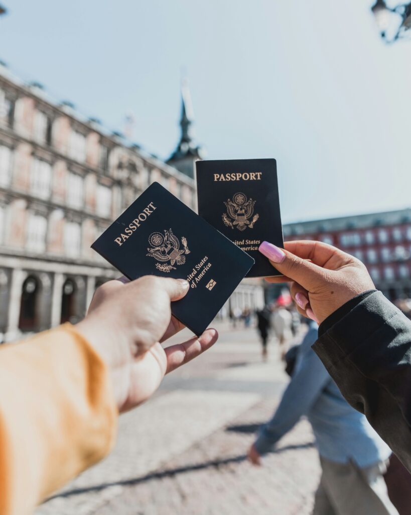 fotografia de unos pasaportes haciendo referencia a viajar